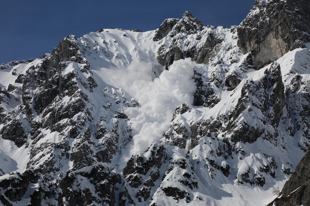 avalanche, lawine, winter, snow, mountains, nature, staublawine, powder avalanche, gray mountain, gray snow, avalanche debt method